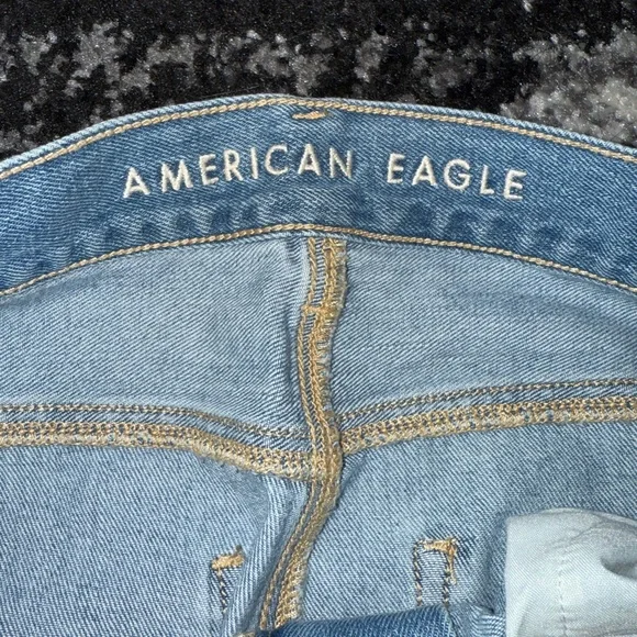 American Eagle Distressed mom jeans - Picture 6 of 7